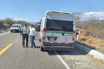Descubren ambulancia falsa del IMSS que llevaba migrantes en Oaxaca