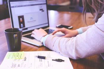 ¿Te gustaría estudiar en España? Descubre cómo hacerlo con esta beca