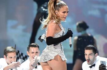 Ben Affleck no se resiste al candente “derrière” de JLo y es captado por los paparazzi