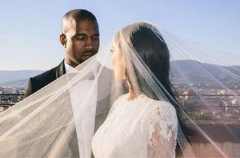 Kim Kardashian se vuelve a vestir de novia para Kanye West
