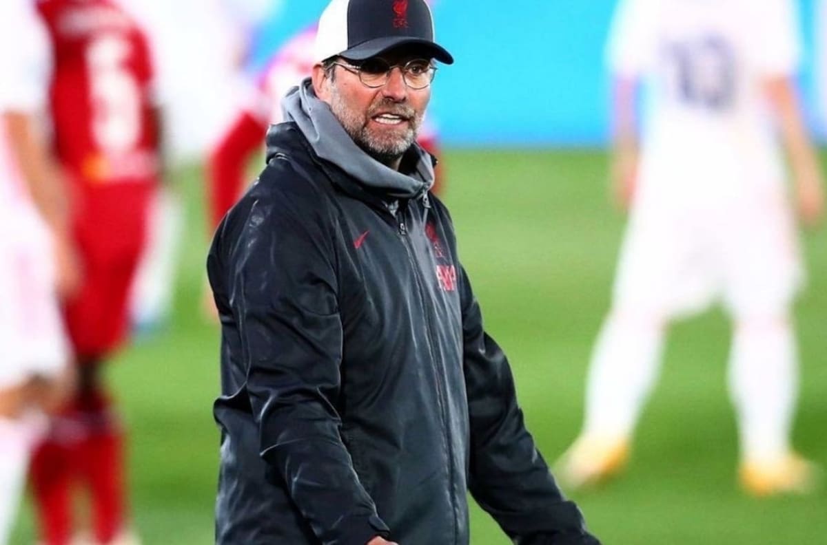 Klopp arremete contra los jugadores que no aceptan vacunarse