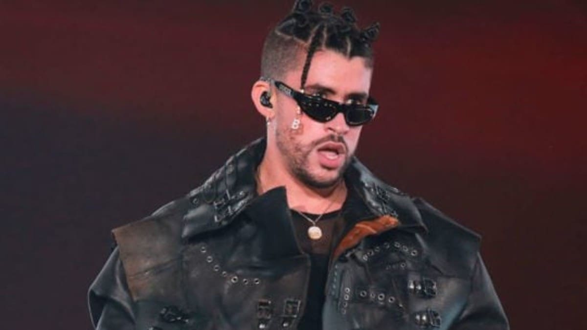 Fans de Bad Bunny que no tienen boleto ya organizaron la fiesta afuera del Estadio Azteca