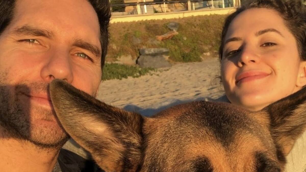 Arap Bethke le da la bienvenida a la soltería, al romper su compromiso matrimonial