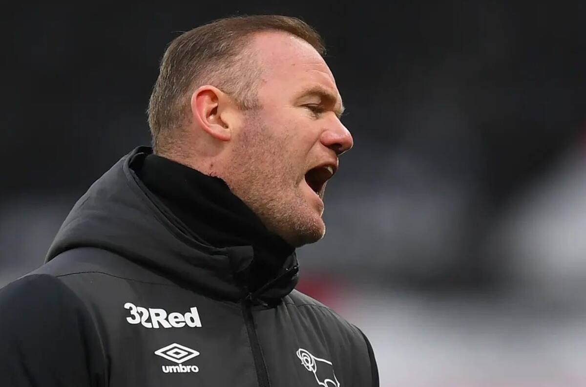 Wayne Rooney lesionó a la figura de su equipo