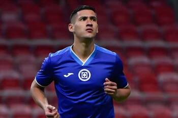 Uriel Antuna se niega a entrenar con Cruz Azul por pedir una millonada al Panathinaikos