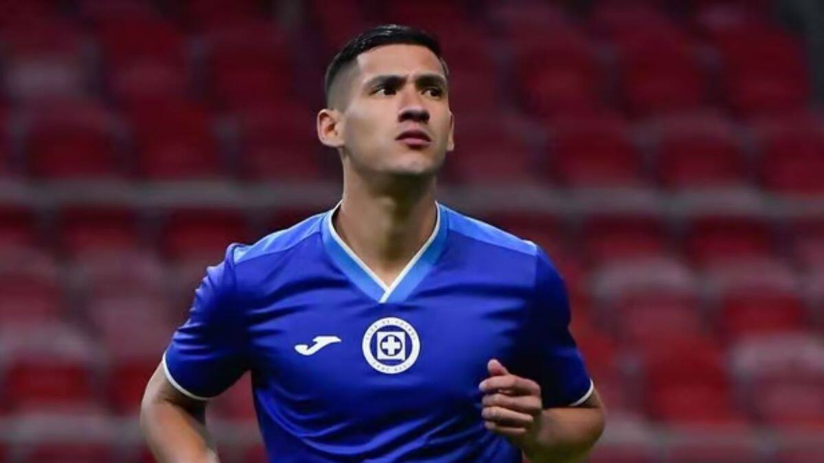 Uriel Antuna se niega a entrenar con Cruz Azul por pedir una millonada al Panathinaikos
