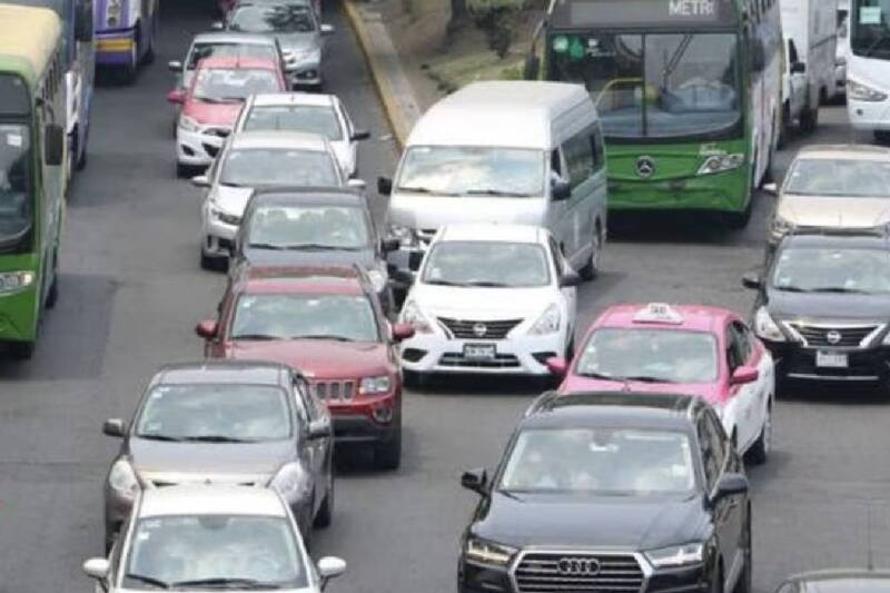 Los autos con engomado rosa no podrán circular este martes