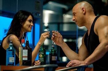 Eiza González brinda con Vin Diesel por el éxito de "Rápidos y Furiosos 9"