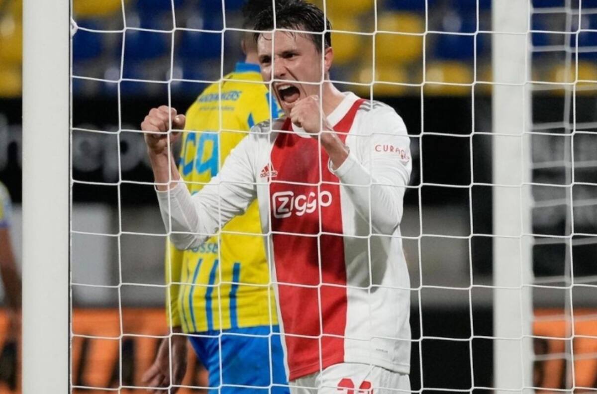 El Ajax de Edson Álvarez golea contundentemente al Waalwijk en la Eredivisie