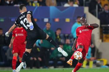 Error de Rulli le costó la final de Champions al Villarreal y lo tunden en redes