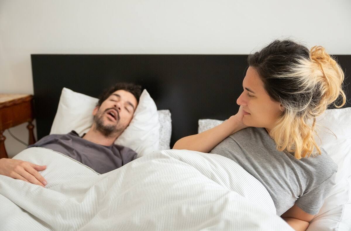 Salud: Conoce las terribles consecuencias de dormir al lado de alguien que ronca