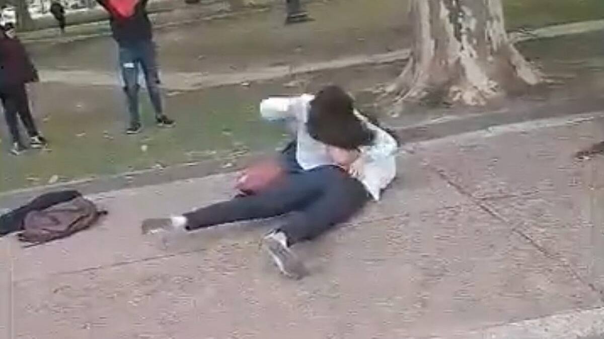 VIDEO VIRAL: Maestra pelea a golpes con alumnas