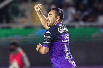 VIDEO| Marco Fabián fue un hincha más del Frankfurt en obtención de la Europa League