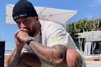 Maluma es acompañado por la mujer de su vida en vuelo por Nueva York