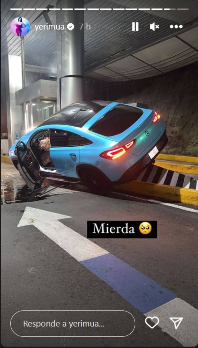 Así quedó el automóvil de Yeri tras su accidente.