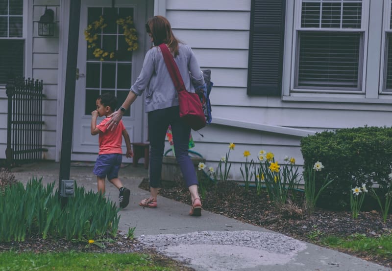 La puerta de entrada a tu casa es mucho más que una simple entrada. Según el Feng Shui, por dicho portal también entran la abundancia y los problemas, así que hay que cuidarla. | Foto: Befunky