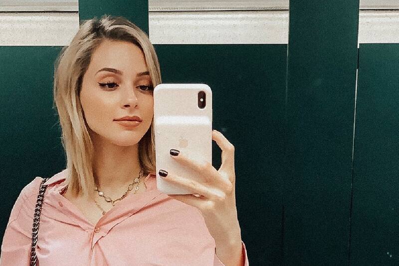 Señor de la tercera edad rechaza regalo a Mariana Rodríguez Cantú.