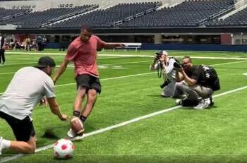VIDEO | ¿Los Rams contratan a un nuevo pateador? Kylian Mbappé debuta como jugador de la NFL