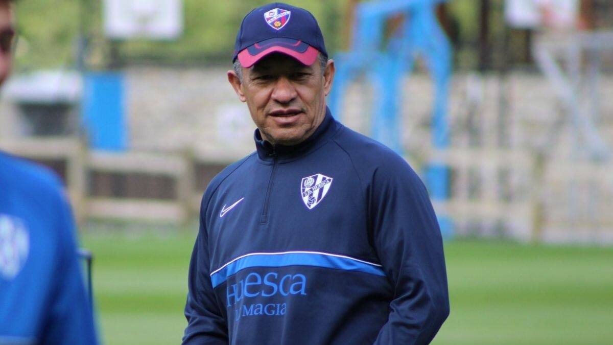 Nacho Ambriz consigue su primera victoria con el Huesca