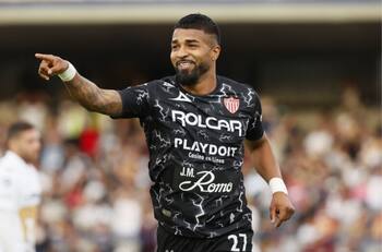 Rodrigo Aguirre rechazó oferta de Peñarol para quedarse en Necaxa