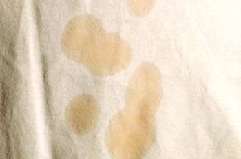 ¿Cómo quitar manchas de aceite en la ropa? Descubre un truco casero infalible