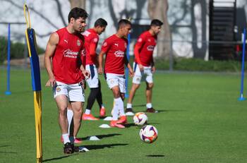 ¿Qué jugadores podrían llegar a Chivas para el siguiente torneo?