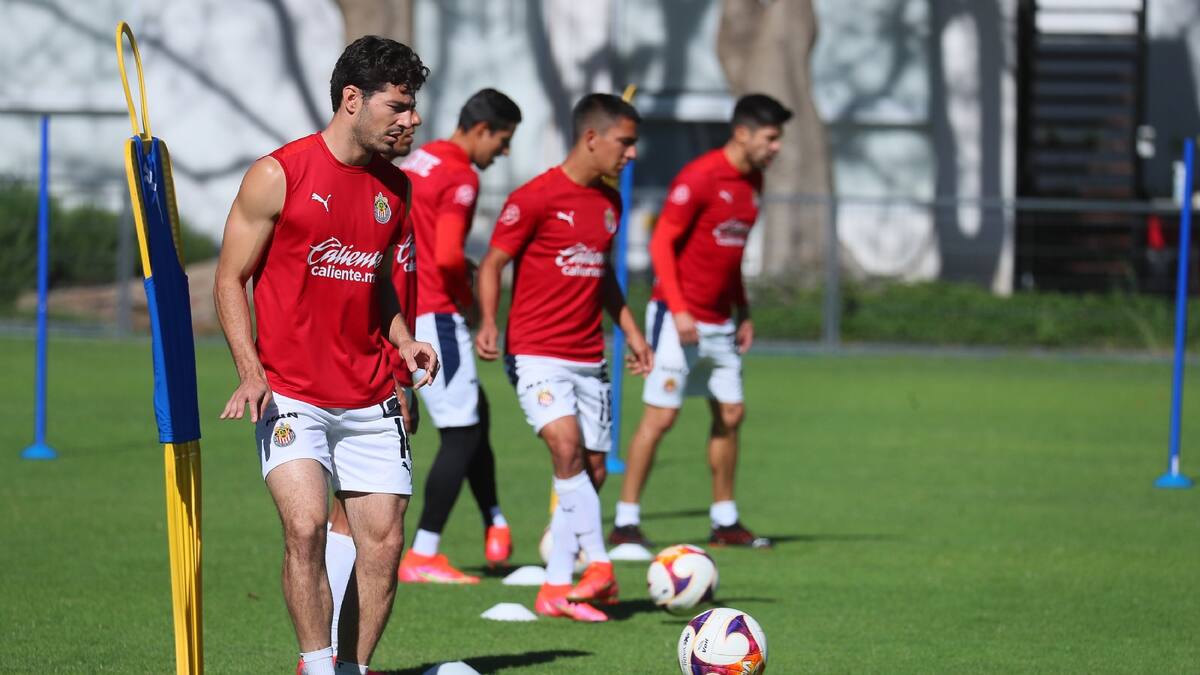 ¿Qué jugadores podrían llegar a Chivas para el siguiente torneo?