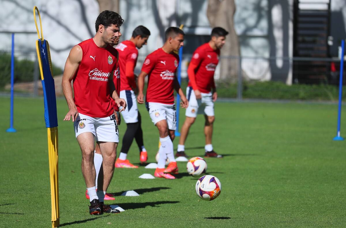 ¿Qué jugadores podrían llegar a Chivas para el siguiente torneo?