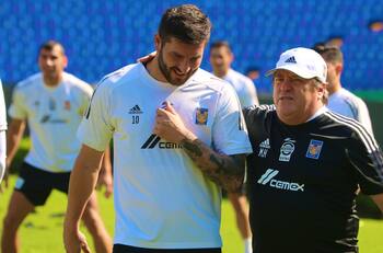 ¿Piojo Herrera se culpa por la lesión de Gignac?