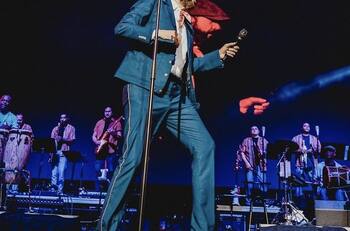 Coldplay se rinde ante la bachata de Juan Luis Guerra