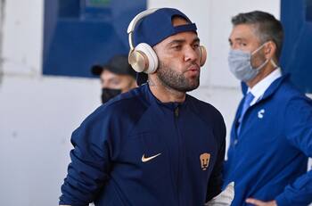 Periodista pide la salida inmediata de Dani Alves de Pumas y del país: “Fracaso total”