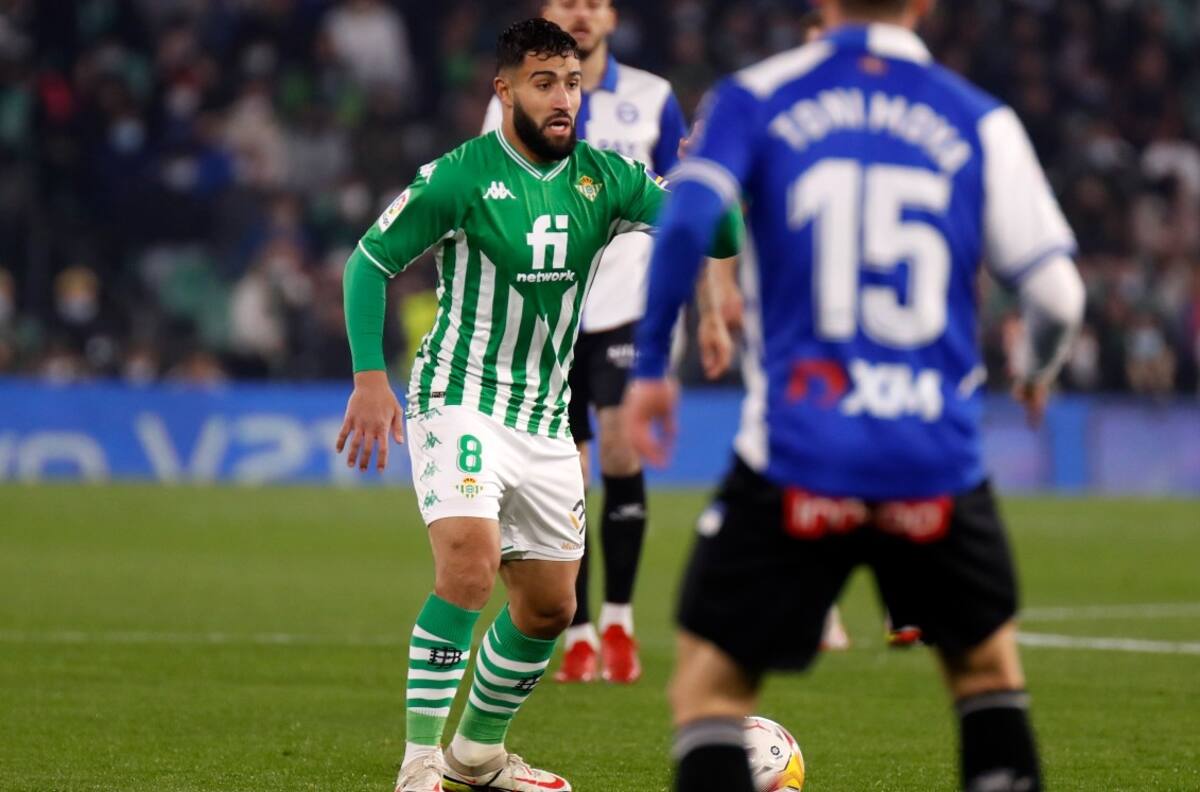 Betis goleó al Alavés con Guardado y Lainez en cancha