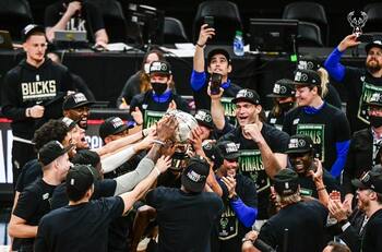 Sufren Bucks baja clave para juego 1 en Finals 2021