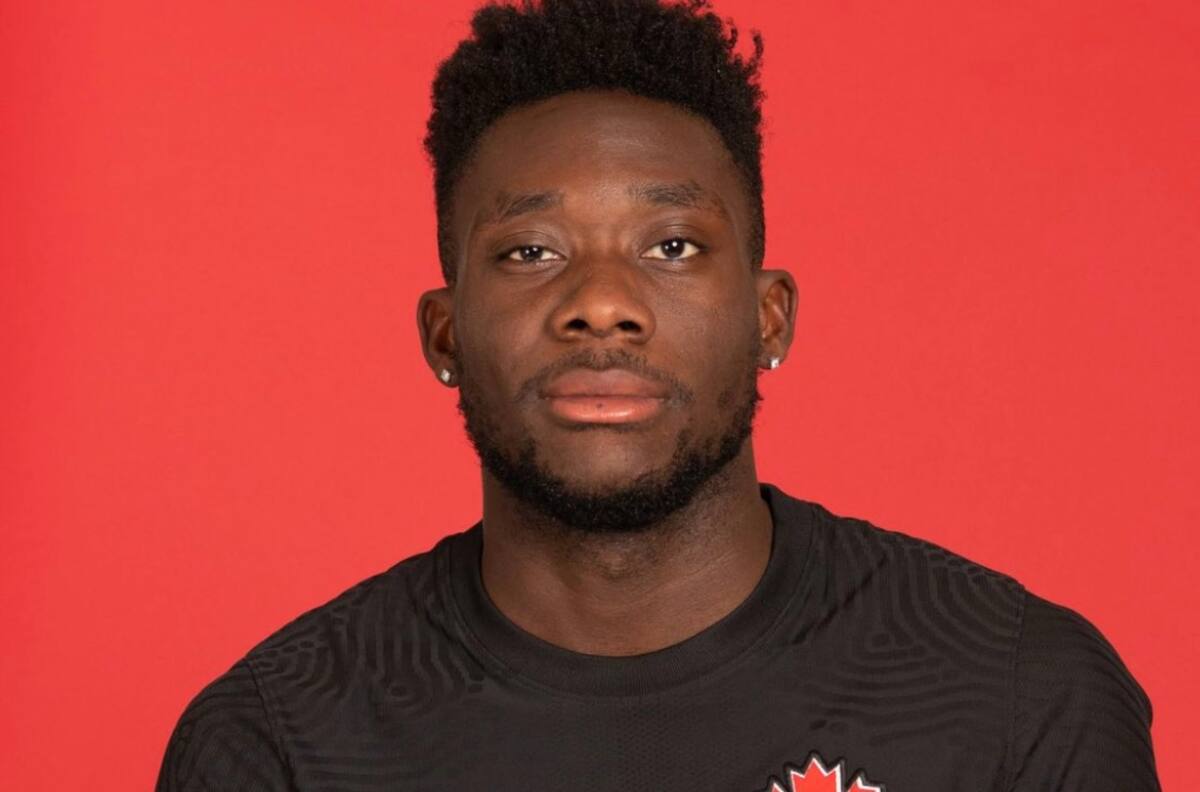 El canadiense Alphonso Davies vale más que las figuras de la Selección Mexicana