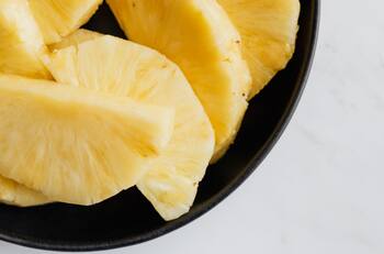Limpia tus riñones comiendo piña que tiene propiedades diuréticas