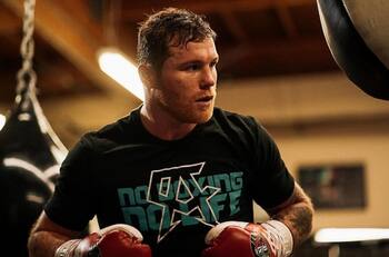 Canelo Álvarez presentó su nueva cadena de gasolineras en México