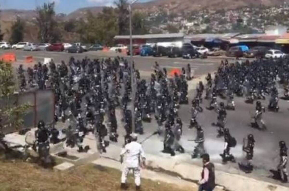Video: Enfrentamiento entre la Guardia Nacional y normalistas deja al menos 14 heridos