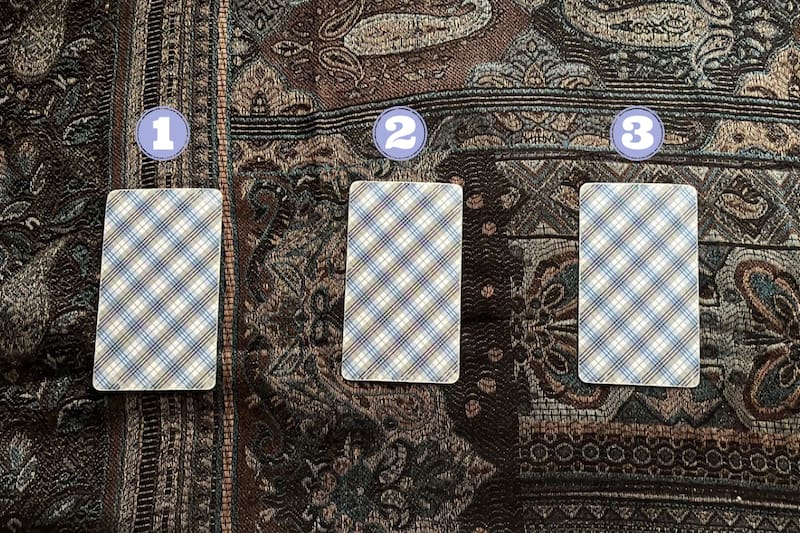 ¿Uno, dos o tres? Escoge una y recibe un consejo para hoy martes.