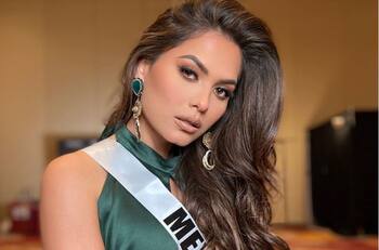 Andrea Meza se roba todas las miradas en Sudáfrica con vestido animal print