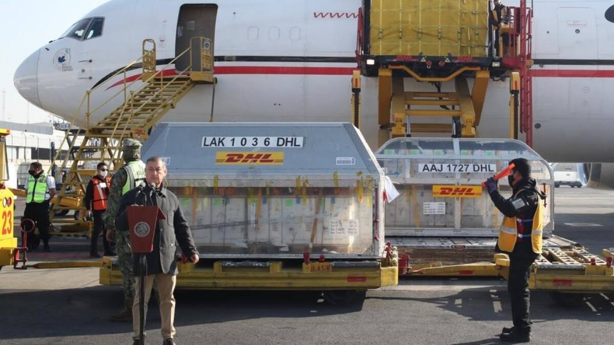 Llegaron a México 585 mil dosis de la vacuna de Pfizer