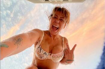 La Guzmán se da encerrón de cuatro días en Miami para olvidarse de la demanda de Frida Sofía