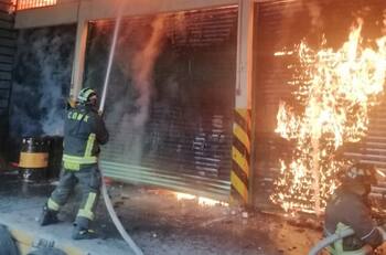 VIDEO: Se registra fuerte incendio en fábrica de bicicletas en Azcapotzalco; desalojan a 200 personas