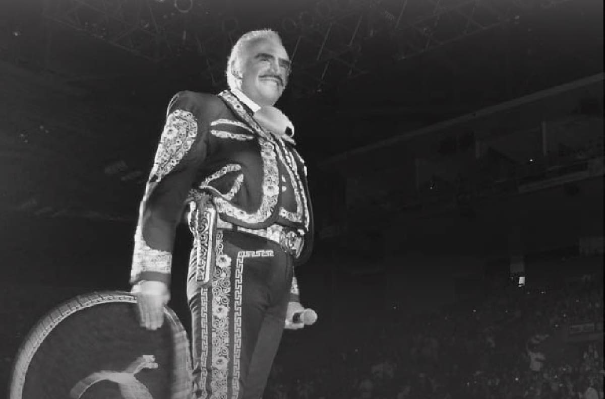 Vicente Fernández presenta mejoras “muy favorables” en su estado de salud, según reporte médico