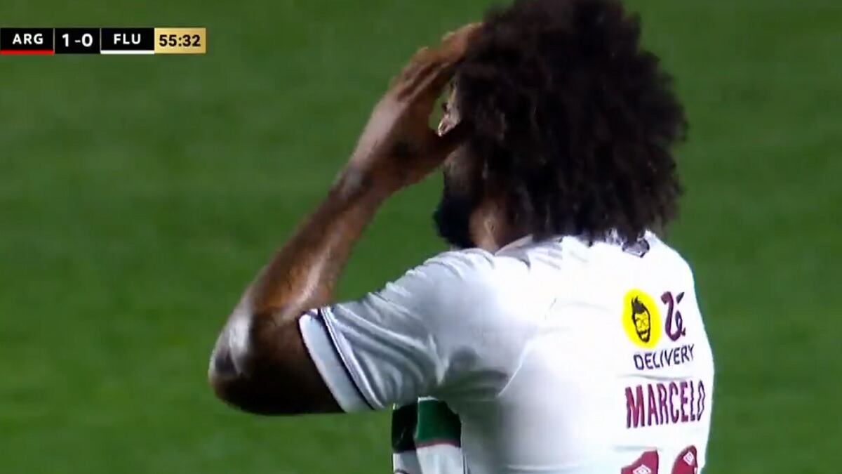 Marcelo en primer plano luego de ser expulsado en partido de Fluminense ante Argentinos Juniors.