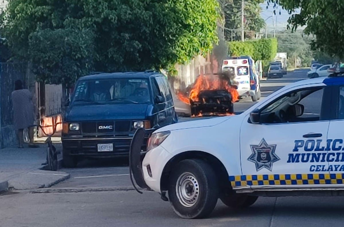 Ataques criminales en Celaya: Disparan contra policías y queman vehículos, hay al menos tres muertos