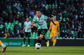 Santos y Tigres empatan 1-1 en su debut en el Clausura 2022