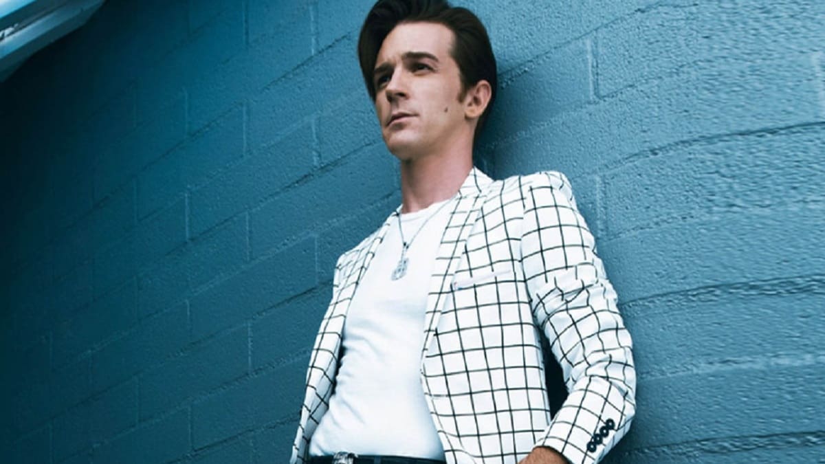 Drake Bell fue aplastado por mexicanos en Monumento a la Revolución
