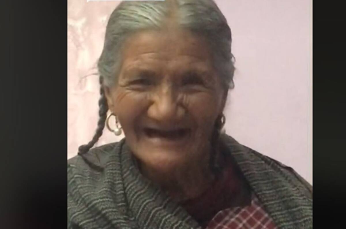 Video: Así reaccionó una abuelita cuando le pidió a “Alexa” que rezara; se hizo viral