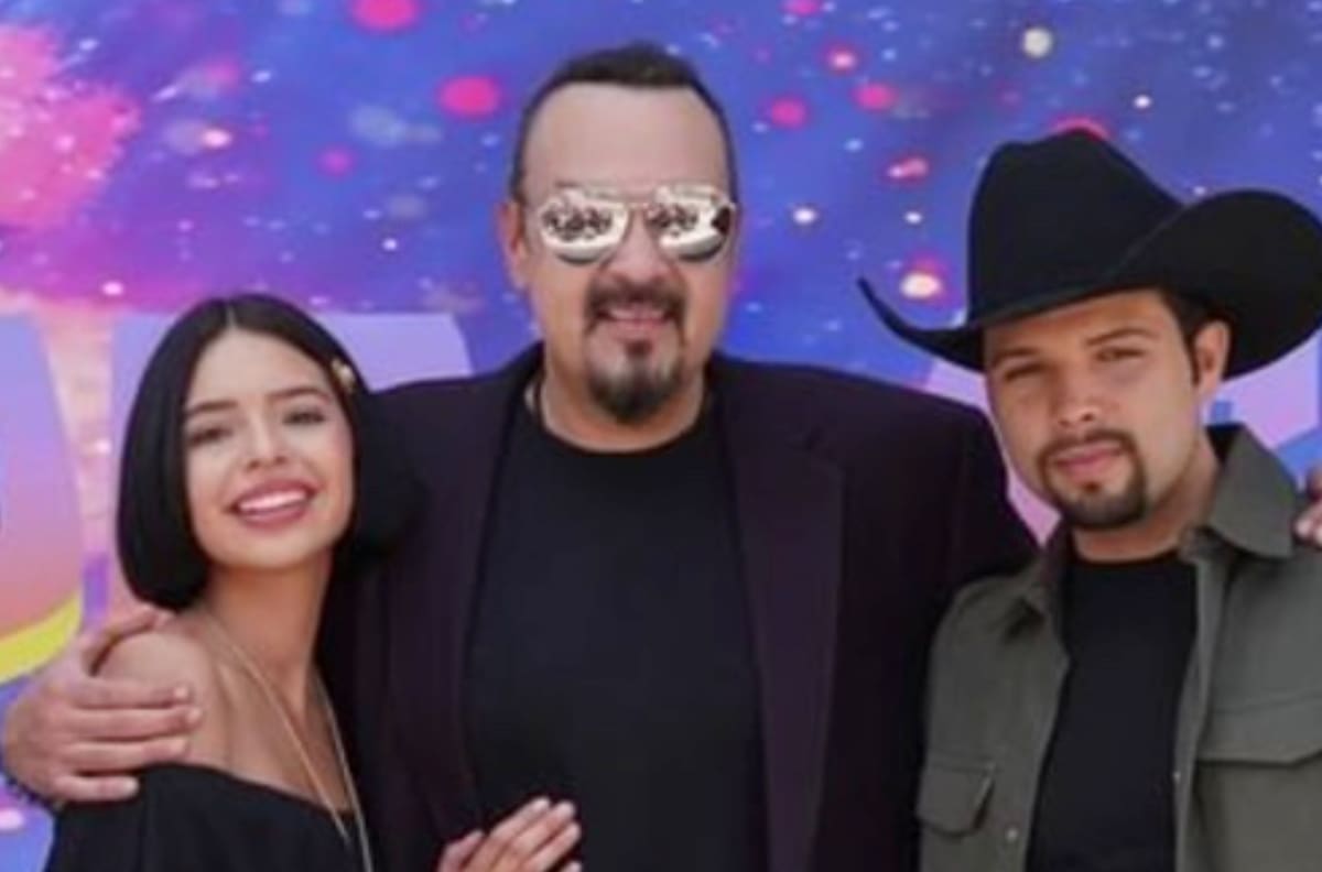 Pepe, Ángela y Leo Aguilar posan como superhéroes de Marvel