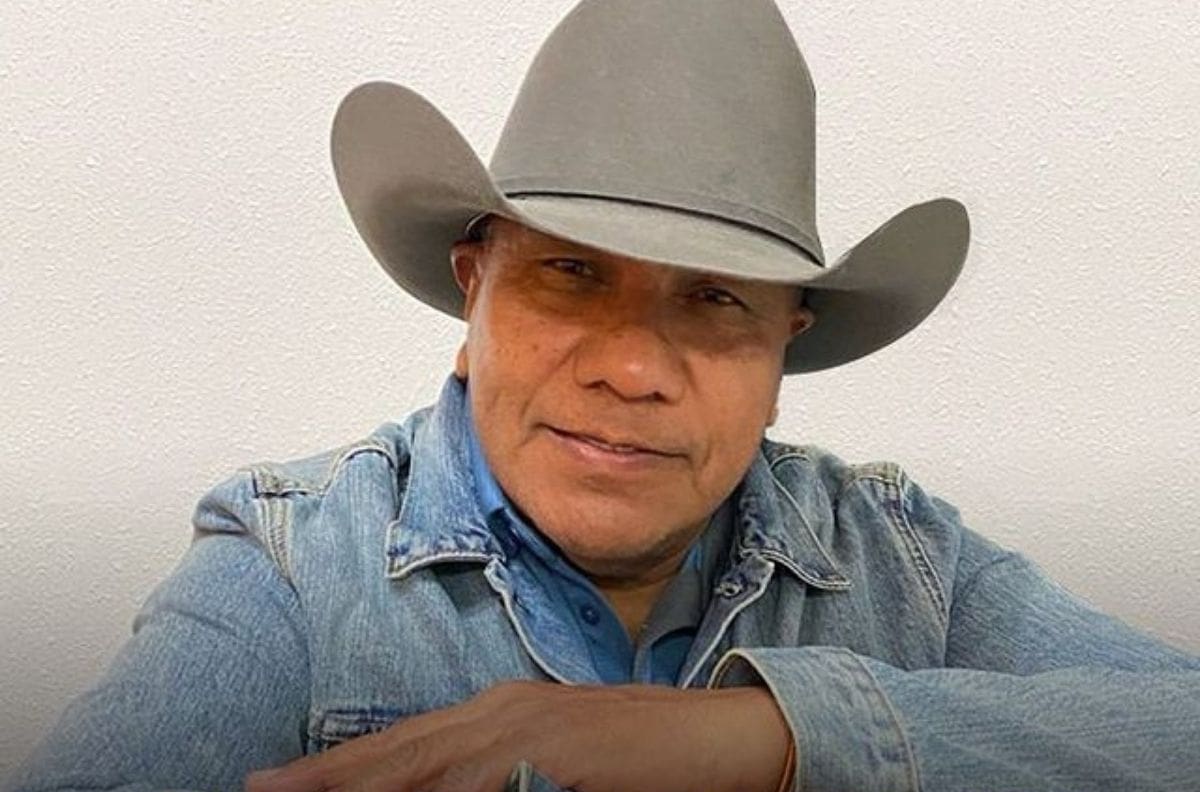 “A registrarse todo mundo”: Lupe Esparza, vocalista de Bronco se registra para vacuna contra Covid-19